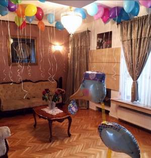 FOTO / Câte cadouri! Cum ce a fost întâmpinată Andreea Bănică acasă, pe lângă petrecerea surpriză