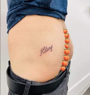 Soțul unei celebre cântărețe și-a tatuat numele ei pe posterior! Bărbatul le-a arătat tot fanilor! / FOTO