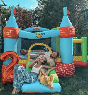 Fiul lui Dani Oțil și al Gabrielei Prisăcariu își sărbătorește ziua de naștere. Tiago a împlinit doi ani / FOTO