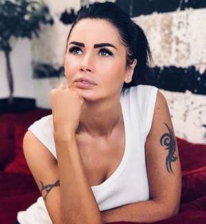 FOTO / Oana Zăvoranu, sexy în așternuturi! Așa arată sânii ei fără silicoanele gigant