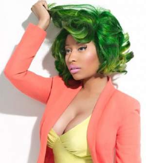 Nicki Minaj şi-a vopsit părul din blond în verde! Intră să vezi cum îi stă! / FOTO