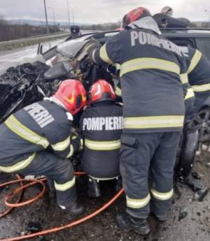 Accident cumplit pe șoseaua de centură din Caransebeș! Un șofer a murit. Alte șase persoane sunt în stare gravă / FOTO
