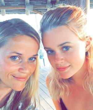 FOTO / Seamănă ca două picături de apă! Cum arată fiica lui Reese Witherspoon, celebra "Blondă de la Drept"