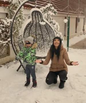 VIDEO / Andreea Mantea şi băieţelul ei s-au întors în România. "Acasă"