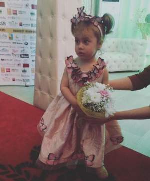 VIDEO / Fiica lui Connect-R şi a Mishei, model la numai doi ani! Maya a defilat încrezătoare la Bucharest Fashion Week