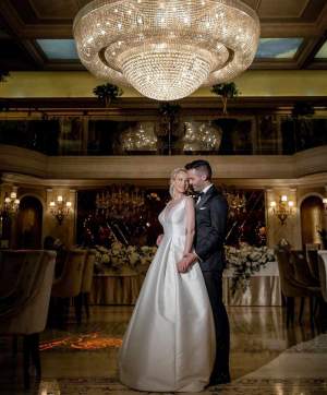 Cum a arătat tortul de la nunta Sandrei Izbașa cu Răzvan Bănică. Cei doi au organizat un eveniment spectaculos / FOTO