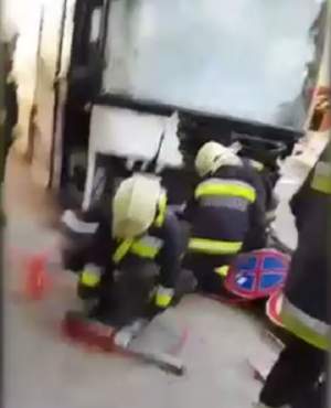 La un pas de tragedie! Un autocar cu români, implicat într-un accident în Ungaria