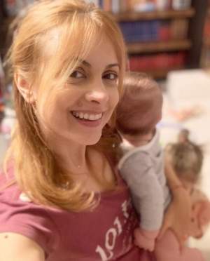 Simona Gherghe, emoționată până la lacrimi de copiii ei! "Doi pe-o margine de canapea". FOTO