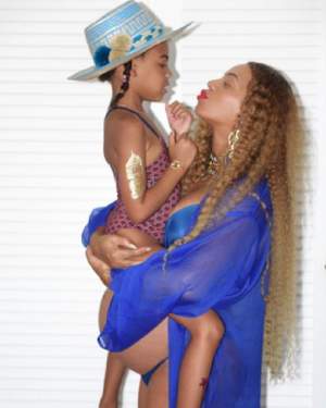 FOTO / Beyonce a făcut publică prima imagine cu gemenii săi! Cât de mici sunt Sir Carter şi Rumi
