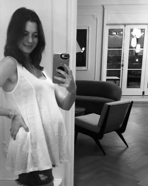 Anne Hathaway este însărcinată cu al doilea copil