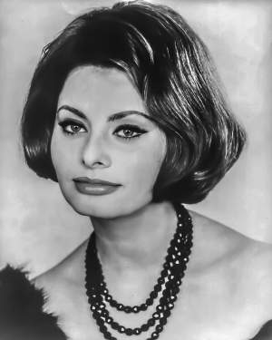Metoda simplă prin care Sophia Loren scapă de cearcăne. Actrița are multă grijă de ea la 89 de ani