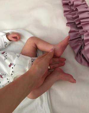 Elena Gheorghe a trăit clipe cumplite la 3 săptămâni de când a devenit mamă de fetiţă. "Am fost panicată!"
