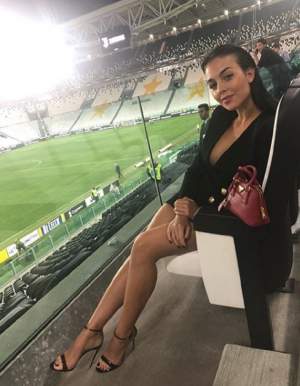 FOTO / Pe stadion, ca în club! Cum s-a îmbrăcat iubita lui Cristiano Ronaldo, la meciul starului de la Juventus