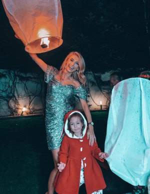Andreea Bălan, primul Revelion acasă, alături de fiicele sale! Ce ținută a ales să poarte vedeta în noaptea dintre ani! / FOTO