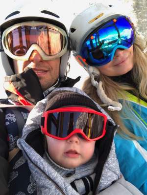 FOTO / Laura Cosoi, despre prima vacanță la ski a Ritei. Vedeta a povestit cum s-a descurcat pe pârtie, cu un copil de 8 luni