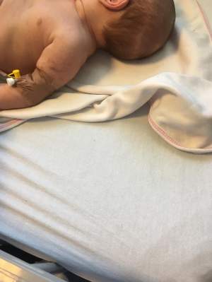 Bebeluş maltratat la un spital din Capitală. "Fetiţa urla până la epuizare". FOTO