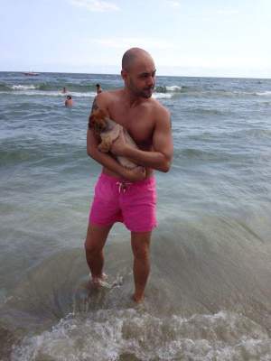 Mitoşeru, la plajă cu iubita şi "copilul" / FOTO&VIDEO