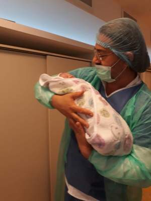 Alessandra Stoicescu a născut! Prima imagine cu bebelușul
