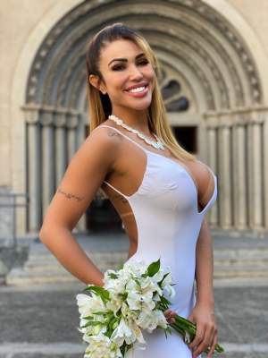 Un model din Brazilia s-a măritat cu ea însăși. Tânăra a readus în trend sologamia: „Nu voi divorța niciodată de mine”