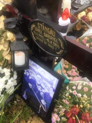 Cum arată mormântul lui Gabi Stângău la o lună de când a murit. Mama lui a fost la locul de veci al violonistului: „Te voi iubi etern” / FOTO