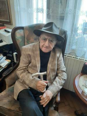 Doliu în lumea literaturii! Un cunoscut scriitor s-a stins din viață la vârsta de 92 de ani / FOTO