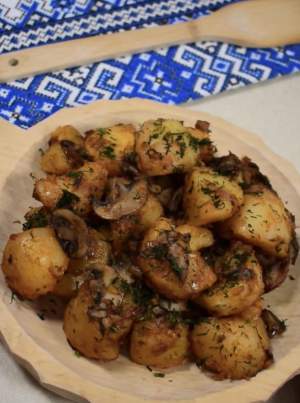 Cartofi țărănești cu ciuperci. O rețetă ideală pentru perioada postului