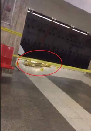 VIDEO / EA este femeia care a împins-o pe tânăra moartă la metrou! A fost reţinută de poliţişti