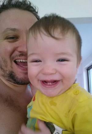 Pasiune dusă la extrem! O vedetă de la noi i-a făcut blog bebeluşului său de 8 luni