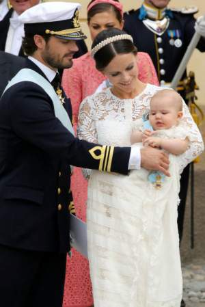 FOTO / Botez regal! Fiul Prinţului Carl Philip şi al Prinţesei Sofia a Suediei a fost creştinat
