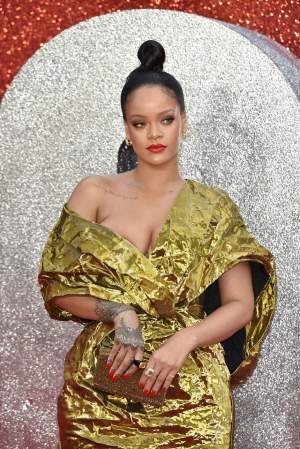 Rihanna și obiceiul bizar de a lua acasă paharele de la evenimente: „L-am luat dintr-un club, e din cristal!”