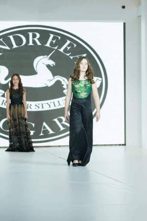 Gemenele lui Nicușor Stan au defilat la Bucharest Fashion Week