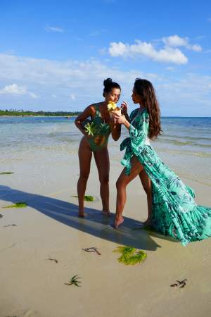 VIDEO & FOTO / Cea mai sexy brunetă din showbiz, vacanţă fără egal, în Zanzibar. Imagini care îţi taie răsuflarea cu Raluca Dumitru