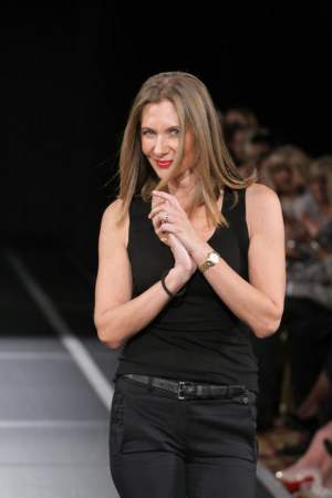Romanița Iovan își scoate garderoba la licitație! Vedeta vinde un inel de peste 20.000 de euro