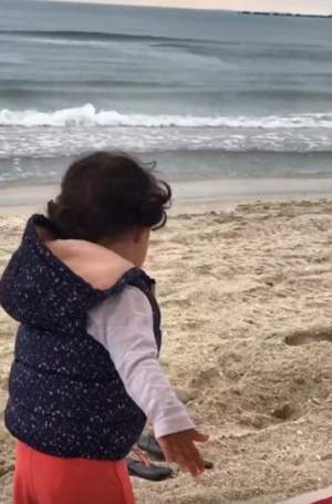 FOTO / Andra a plecat cu cei doi copii la mare! Ce le-a distrus vacanța la plajă