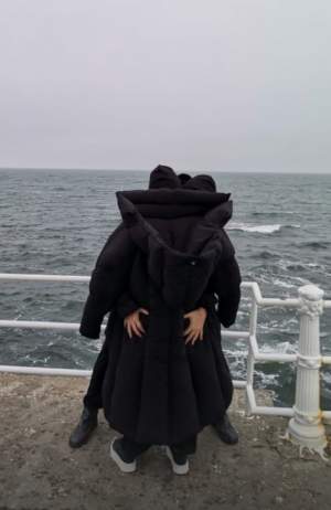 Cristina Cioran și noul iubit, sărut pătimaș la malul mării! Cei doi nu au mai ținut cont de nimic!