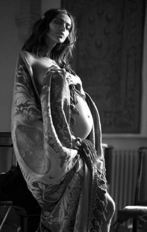 FOTO / Pictorial sexy cu viitoarea mămică Mădălina Ghenea! Burtica de gravidă e în centrul atenţiei