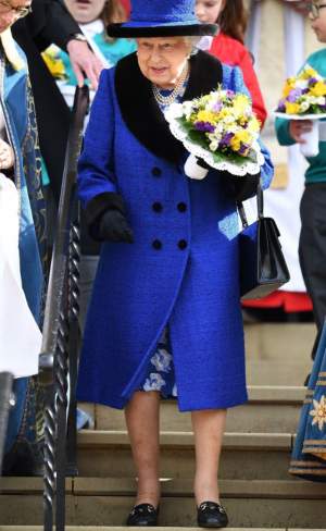 FOTO / Regina Elisabeta, mai şic ca oricând. Suverana este o adevărată sursă de inspiraţie pentru Kate Middleton şi Meghan Markle