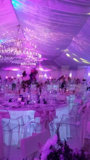 Sala în care are loc petrecerea de la nunta anului e decorată ca în poveşti! Vezi pentru ce decoraţiuni a optat Bianca