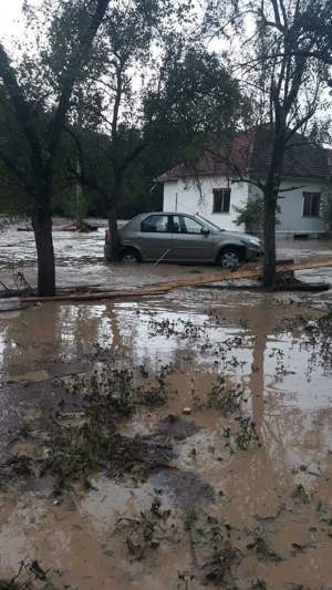 FOTO / Ploile torențiale au făcut ravagii în toată țara! Inundațiile au spulberat agoniseala de-o viață a oamenilor