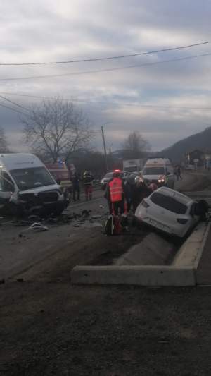 Accident cumplit în Tohanul Nou, județul Brașov! Un tânăr de 19 ani și-a pierdut viața, iar alte trei persoane au fost încarcerate / FOTO