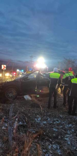 Accident cumplit în Maramureș. O tânără de 21 de ani a murit, după ce un șofer beat a intrat cu mașina într-un stâlp / FOTO