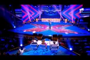 Te prăpădeşti de râs cum a cântat! Un poliţist s-a prezentat la emisiunea "X Factor"!/ VIDEO