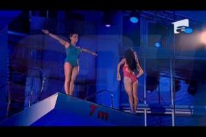 Emilia Ghinescu și Silvia de la Vegas au făcut un duet direct în piscină