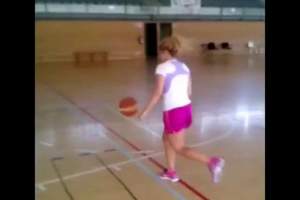 Shakira, noua jucătoare de baschet!/ VIDEO