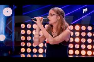 Nu vede, dar cântă ca un înger! Petra Pintelei a făcut senzaţie la "X Factor"! / VIDEO