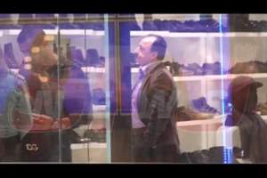 În faţa soţiei şi a fiicei, patronul Rapidului şi-a luat papucii! Vezi ce a făcut Nicolae Cristescu în mijlocul mall-ului / Video