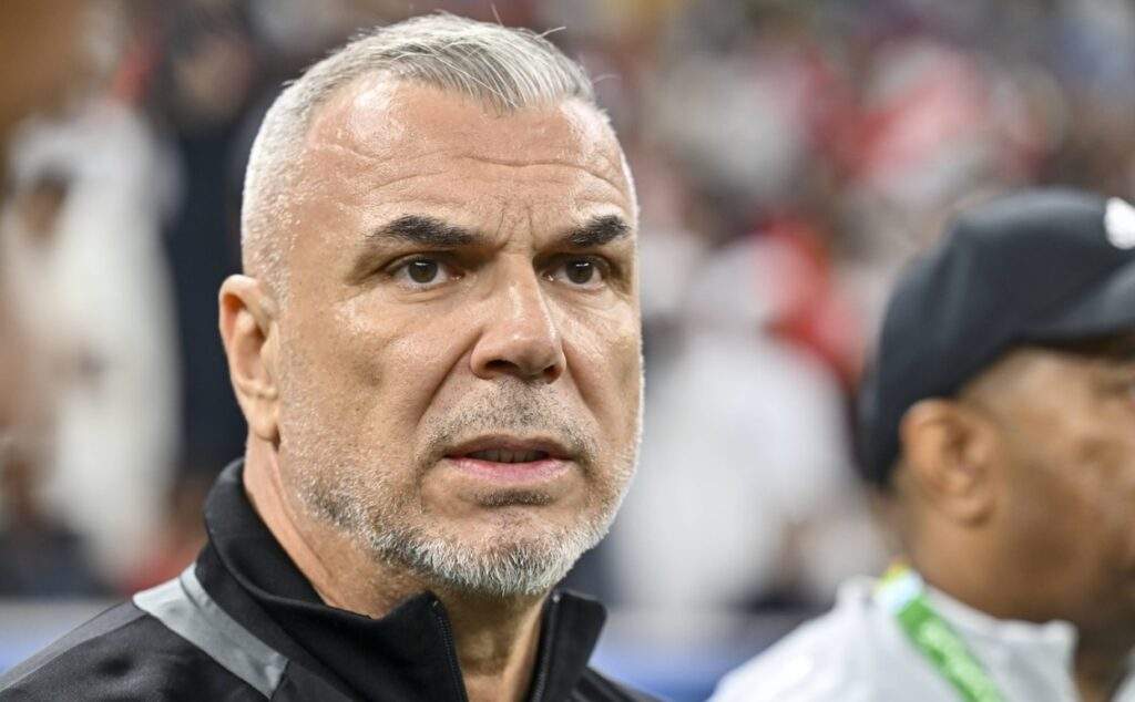 Gestul uriaş făcut de Cosmin Olăroiu pentru 10 elevi rom&acirc;ni blocaţi &icirc;n Dubai, la 5.000 km de casă