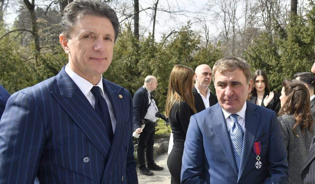 C&acirc;t a plătit Gică Popescu pentru a cumpăra pachetul de acţiuni de la Gică Hagi: “Treaba e serioasă”