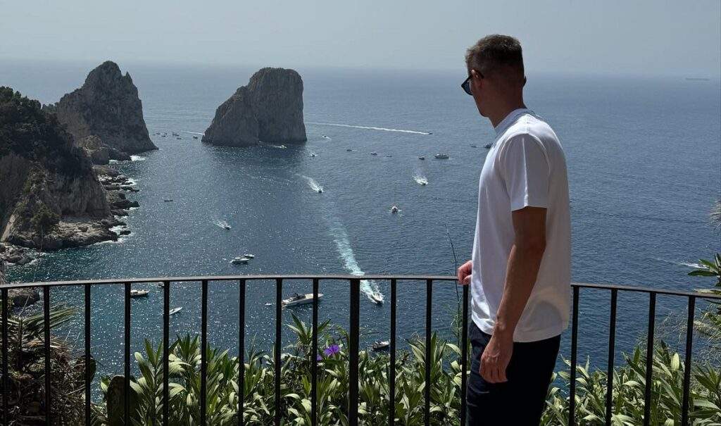Rom&acirc;nul de 31 de ani care se apropie de o lovitură de proporţii. Cum va ajunge la o avere de 100 de milioane de euro