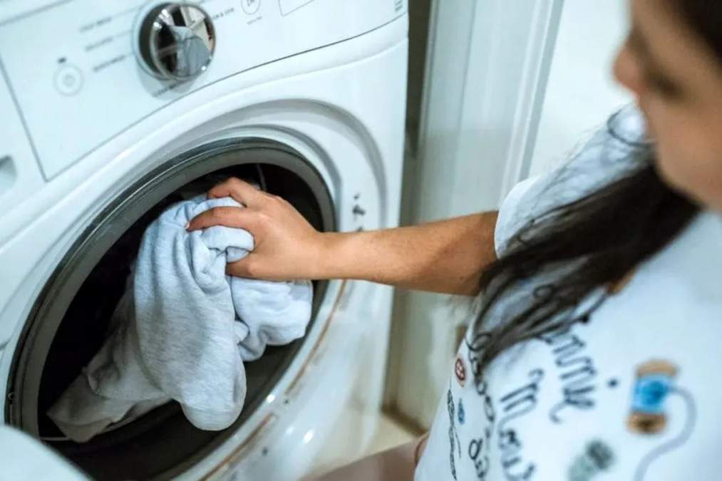 Programul de spălare care prelungește viața hainelor tale. Recomandarea specialiștilor